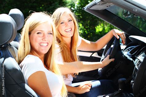 Junge Frauen Fahren Cabrio Stock Foto Adobe Stock