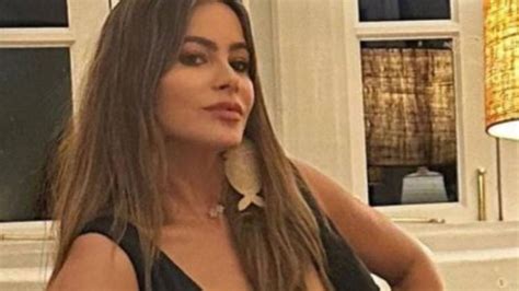 Sofia Vergara Flaunts Hourglass Curves In Plunging Swimsuit Glamsham