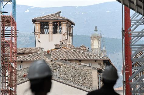 L Aquila Mazzette Per La Ricostruzione Del Dopo Terremoto 10 Arresti