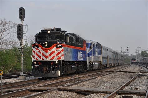 Metra F At Elgin Il Metra S F Coming Into Elgin Il W Flickr