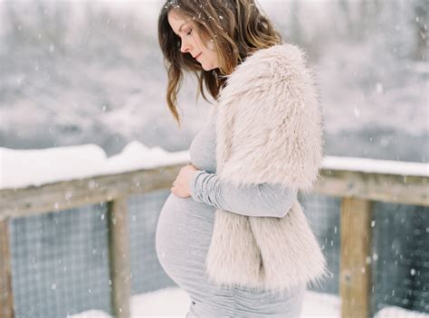 Beautiful Snow Maternity Photos Seattle Blue Rose Photography