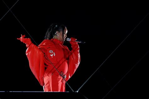 Watch Rihannas Super Bowl Halftime Show