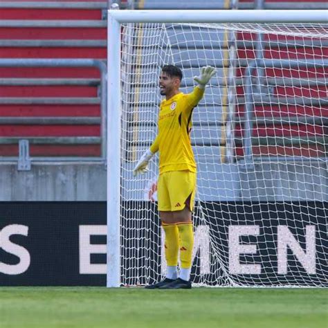 Inter volta a sofrer desfalques no gol após lesão de Ivan e avalia