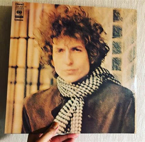 Bob DylanBlonde On Blonde 年 この時期からフォークロックという名で定着した新分野はフォークの編成で成り立つ曲調歌の譜割りを敢えてロックのバンド