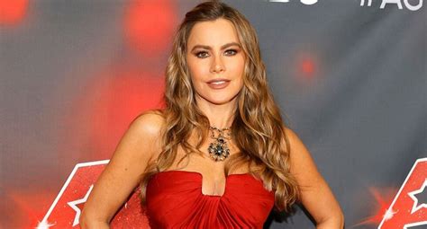 Sof A Vergara Presume Su Irreal Figura Con Bodysuit Nude Y Enciende