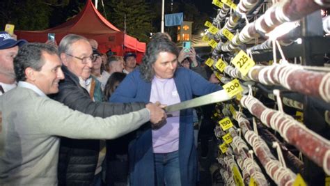 Nuevo récord Tandil presentó el salame más largo del mundo