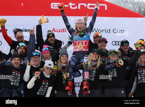 United States Mikaela Shiffrin Center Winner Of An Alpine Ski Women