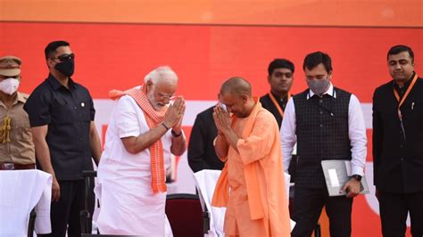 Yogi Adityanath Takes Oath As Up Chief Minister For Second Time Latest News India Hindustan