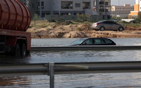 Fotos Emiratos Bajo El Agua Tras Sus Peores Lluvias En 75 Años 19