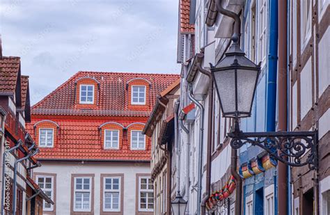 Bunte Historische Fassaden Und Laterne In Der Altstadt Von Hameln Stock