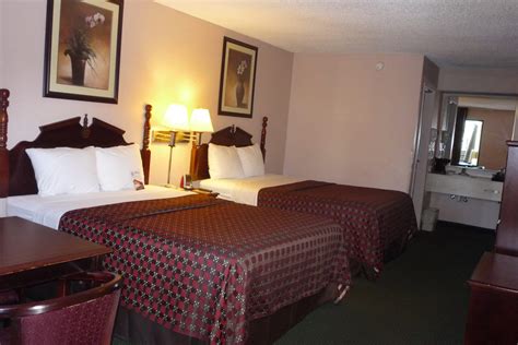 Red Roof Inn - Visit Kingsland, Georgia