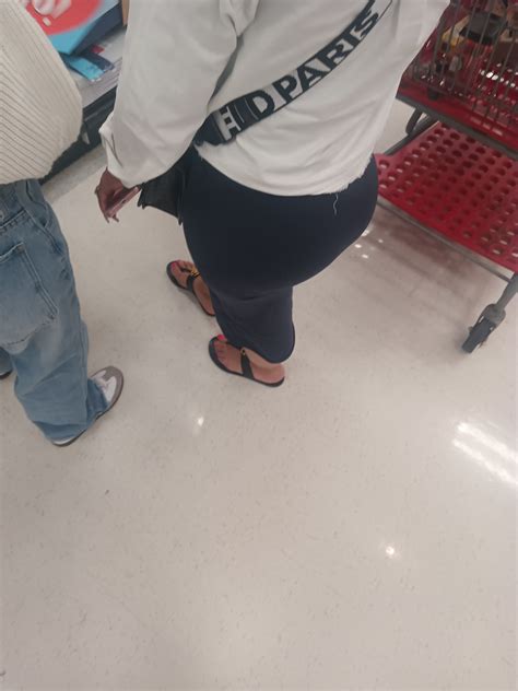 TINY LATINA MILF With BOOTY In Tight Tight Dress Spandex Leggings Yoga Pants Forum