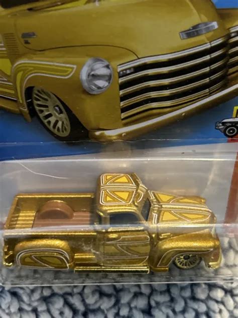 HOT WHEELS LA Troca 9 10 2022 HW Hot Trucks Gold Chevy Truck 7 66