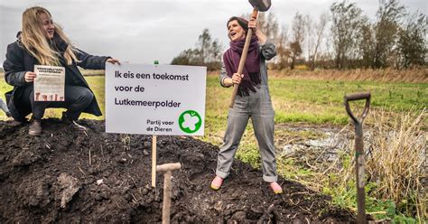 Esther Ouwehand Op Bezoek In De Lutkemeerpolder Voor De Verkiezingen