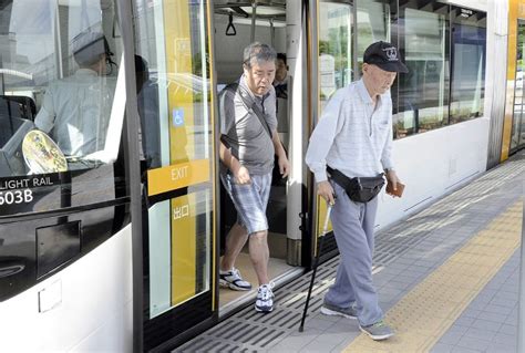 高齢 者 運転 し やすい 車 163171