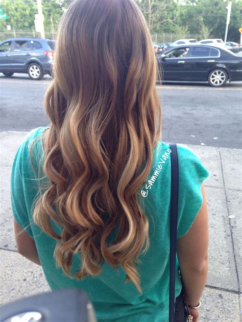 Honey Blonde Sunkissed Balayage Highlights Subtle Ombré Wavy Hair