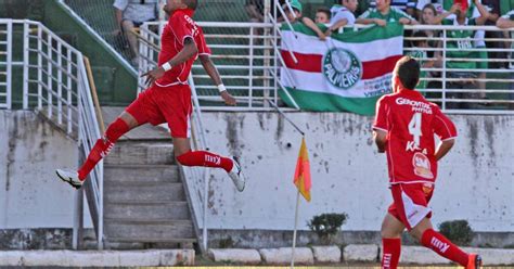 Icasa surpreende Chapecoense em SC e mantém Palmeiras na ponta