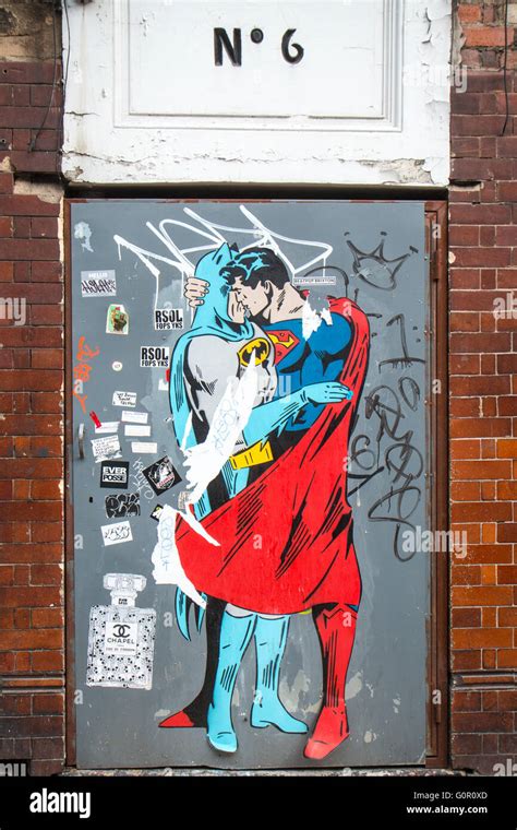 Arriba 92 Imagen Batman And Superman Kissing Abzlocalmx