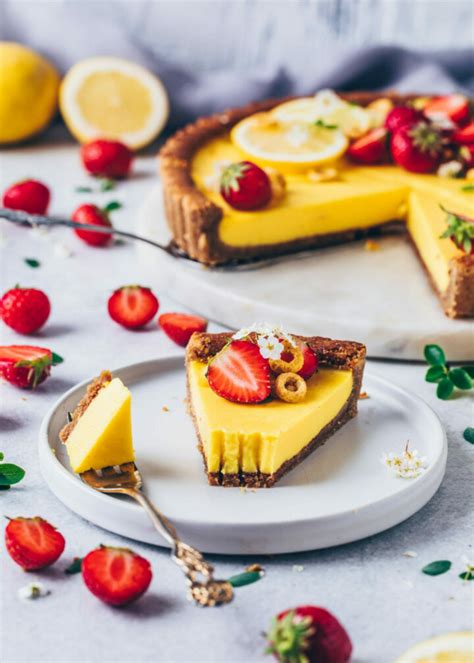 Zitronen Tarte Mit Erdbeeren Vegan Glutenfrei Bianca Zapatka Rezepte