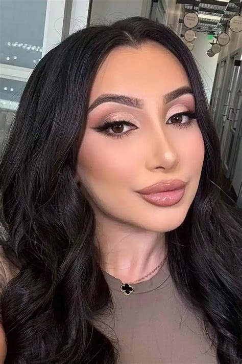Your Guide To The Perfect Eyebrows For Your Face Shape