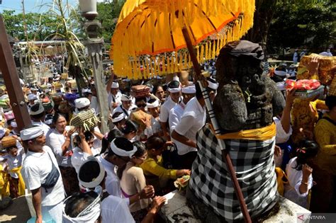 Hari Raya Kuningan Di Bali Antara News