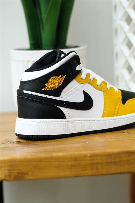 AIR JORDAN 1 MID "YELLOW OCHRE" – Sneaker Room