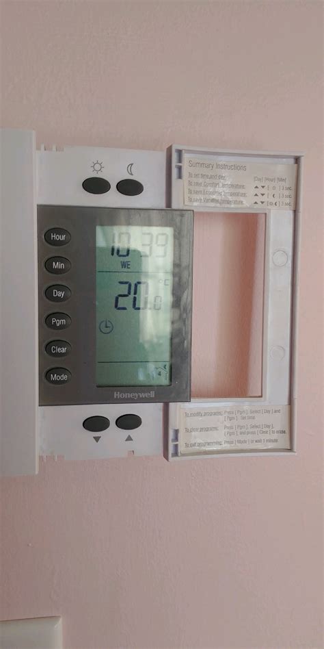 Honeywell Thermostat User Guide How Do I Program Model Th141hc 28 Need To Reset And Program