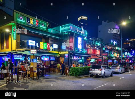 Kuala Lumpur Nightlife A Busy Evening On Changkat Bukit Bintang Stock