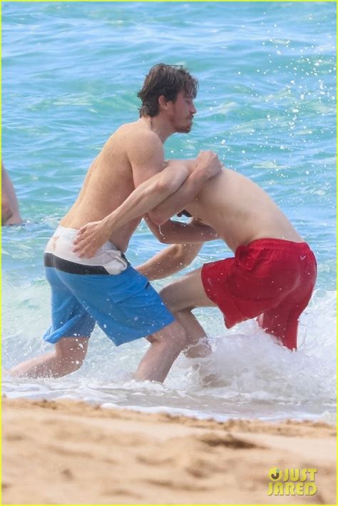 Photo Charlie Hunnam Garrett Hedlund Wrestle Shirtless On The Beach