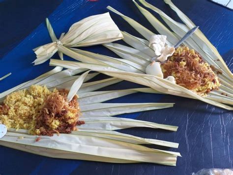 Penyajian Unik Nasi Kuning Khas Manado Dengan Daun Woka Haluan Lifestyle