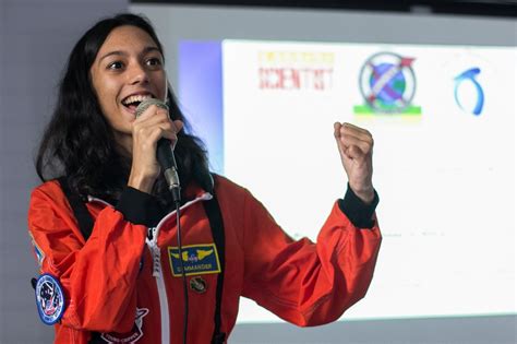 Brasileira Sonha Em Ser Astronauta E Cria Vaquinha Para Estudar Na NASA