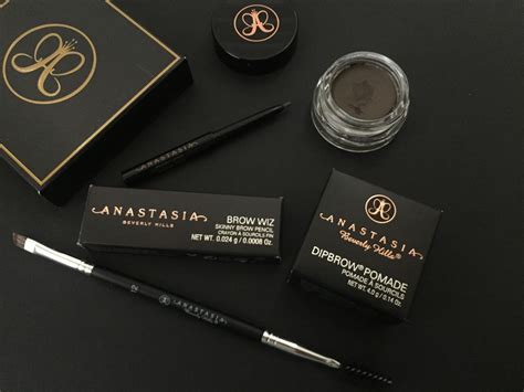 Anastasia Beverly Hills DIPBROW POMADE In Medium Brown And 42 OFF