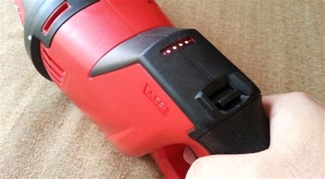 Milwaukee M12 Compact Vacuum - Cordless and Powerful | www.devonbuy.com