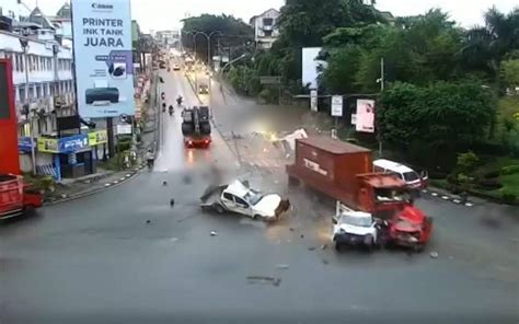 Kecelakaan Maut Di Simpang Muara Rapak Balikpapan Orang Tewas