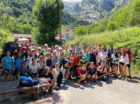 J Venes De Jerez De Los Caballeros En El Santuario De Covadonga