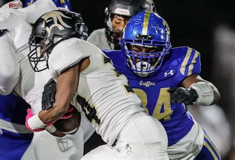 Football Photos Paramus Catholic Vs No 6 Donovan Catholic In The