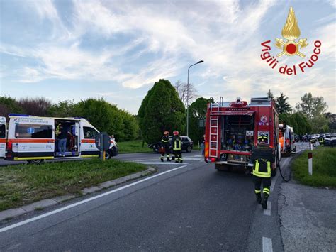 Mariano Incidente Tra Due Auto Sulla Novedratese Tre Persone