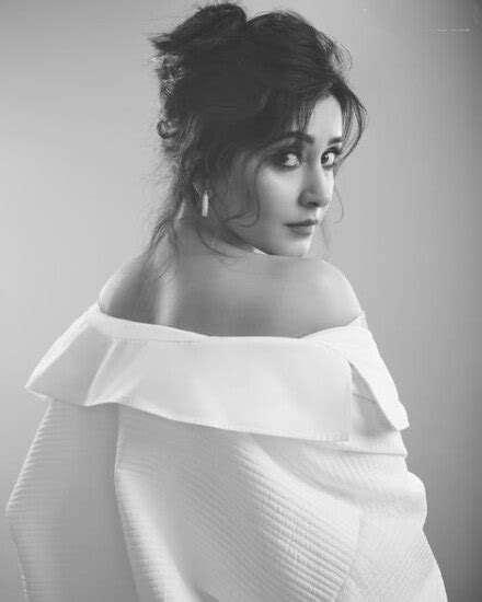 Heroine Raashi Khanna hot Photos Goes Viral In Social Media sn Raashi Khanna ఆఫరస తగగడత