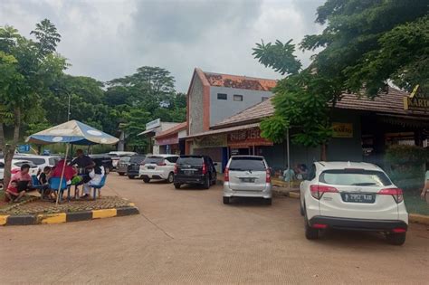 Rest Area Km B Tol Cipali Dipadati Pemudik Siang Ini Arus Lalin