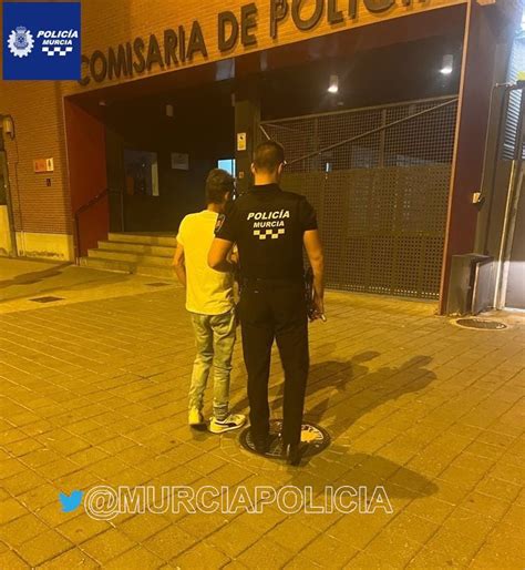 Detenido En Murcia Por Estar Con Su Ex Pareja En Un Coche A Pesar De