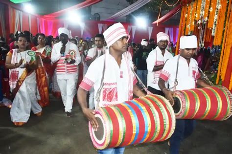 Tribals Bond Over Karam Festival The Indian Tribal