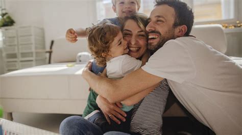 El Equilibrio Entre El Afecto Y La Exigencia En La Crianza De Los Hijos