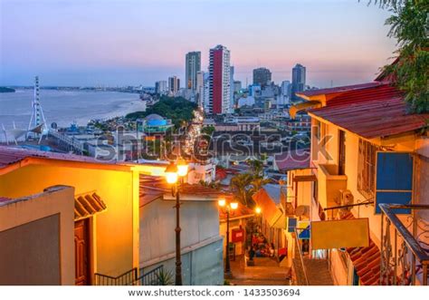 El Horizonte De Guayaquil Al Atardecer Visto Desde El Cerro De Santa