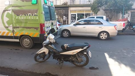 Tras Un Choque Una Motociclista Fue Hospitalizada Frente A Cano