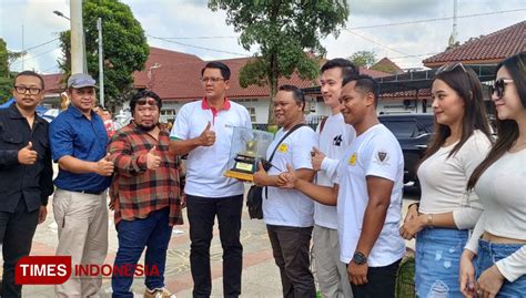 Peduli Ekosistem Burung Sekda Sleman Terima Penghargaan Dari Komunitas