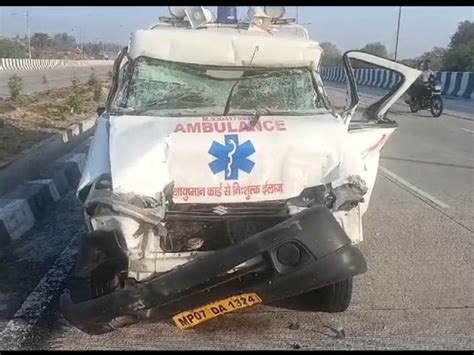 Ambulance Carrying Dead Body Collides With Truck डेड बॉडी लेकर जा रही