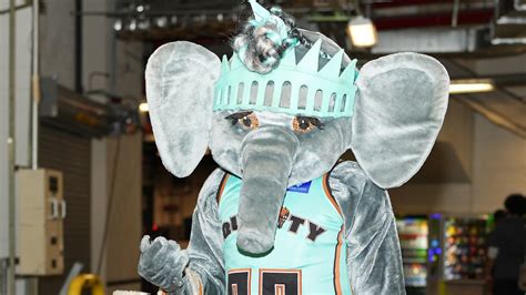 Ellie The Elephant The New York Libertys Mascot Is Giving The
