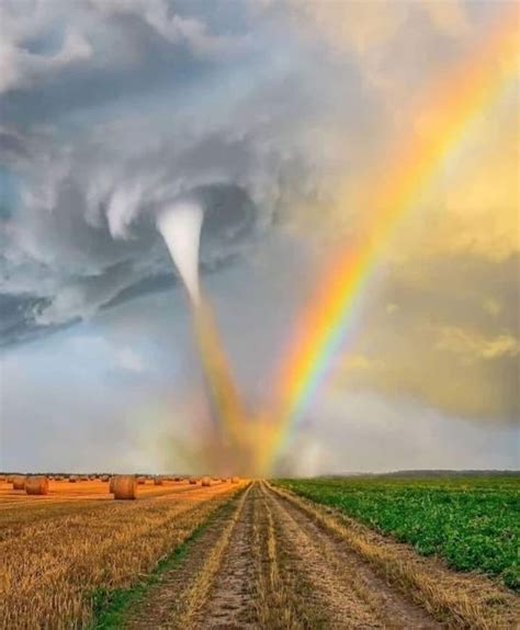 Tornado En Regenboog Raken Elkaar Wolken Fotografie Naturfotografie