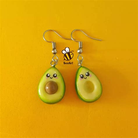 Aretes De Aguacate En Gancho Con Carita La Plaza Morada