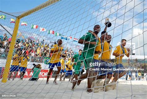 Tahiti V Brazil Fifa Beach Soccer World Cup Bahamas 2017 Photos And Premium High Res Pictures